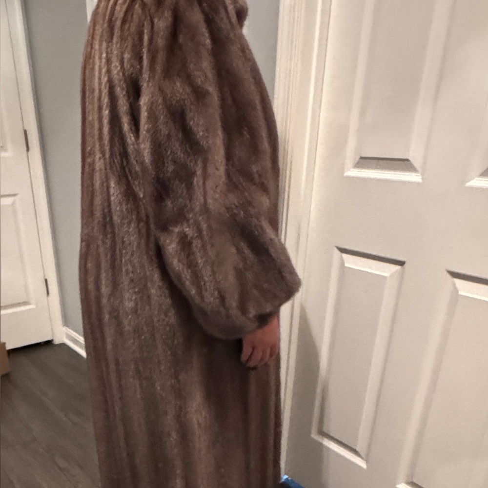 Grayish Brown Mink Fur Coat - Picture 3 of 7